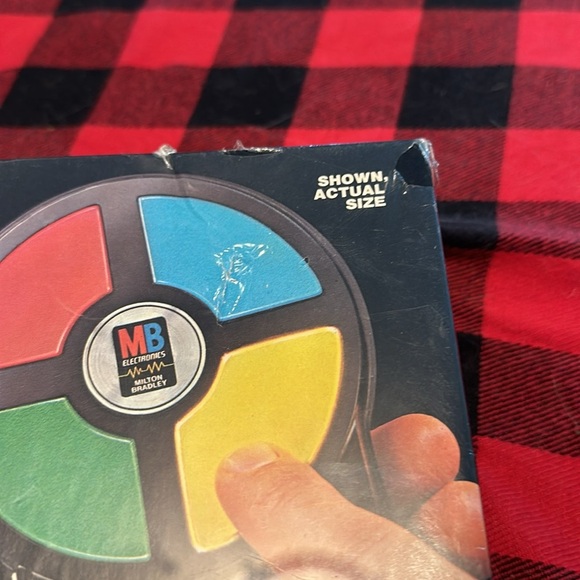Vintage factory sealed Milton Bradley Travel Pocket Simon 1980s - Picture 2 of 7